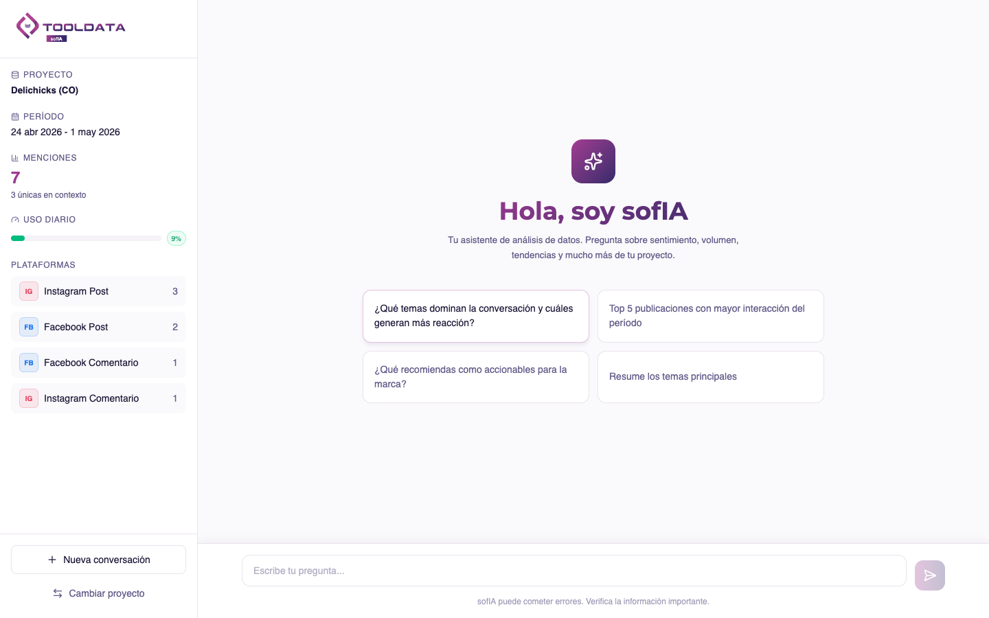 Interfaz de sofIA: chat conversacional con preguntas sugeridas y panel de proyecto